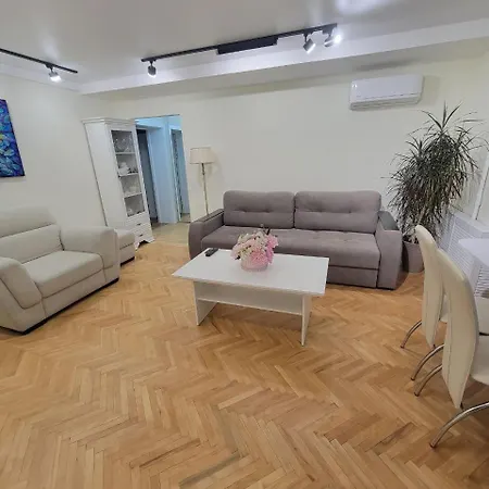 3-room Luxury In The Center *